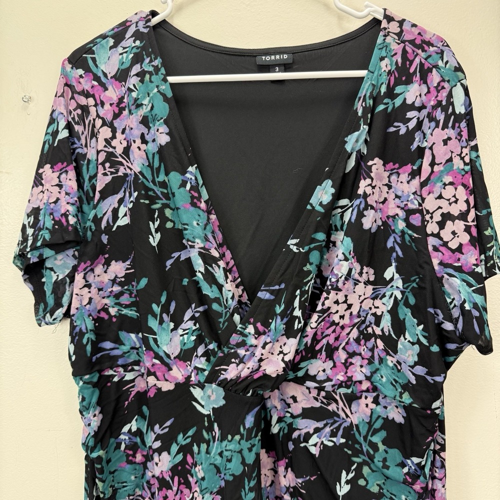 torrid Black Floral Wrap-Front Short Sleeve Tunic - Teal & Lavender - Picture 7 of 10